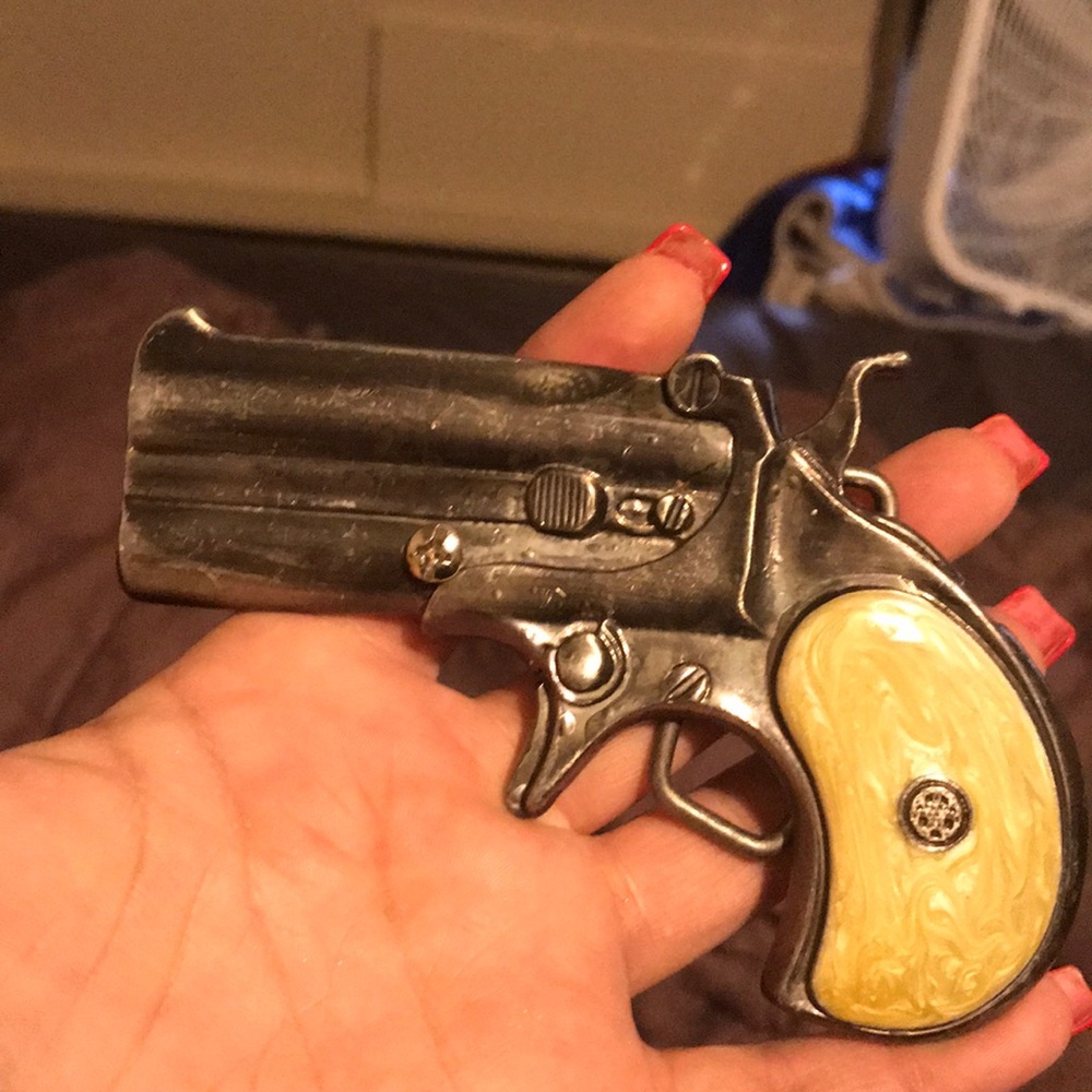 Derringer belt buckle